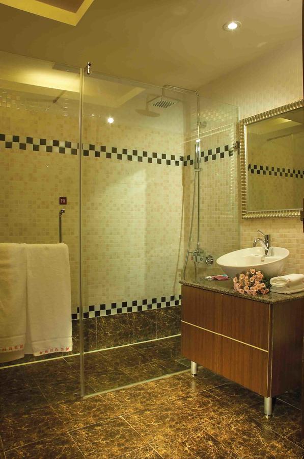 Spring Breeze Boutique Motel Kaohsiung Exteriör bild